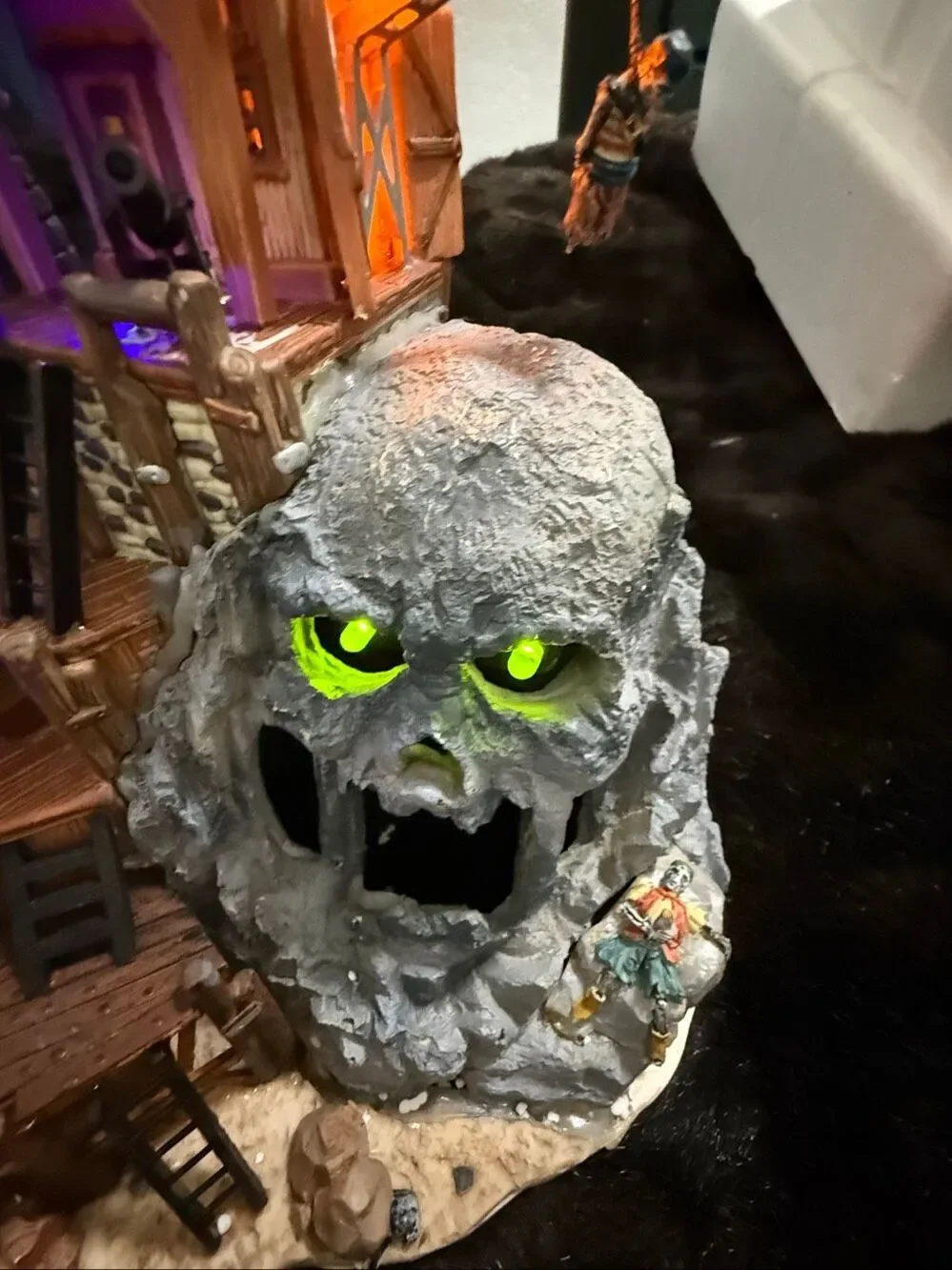 #65362 LEMAX SPOOKY TOWN : LIGHTED ISLE OF DOOM LIGHTHOUSE - MUSICAL PIRATES
